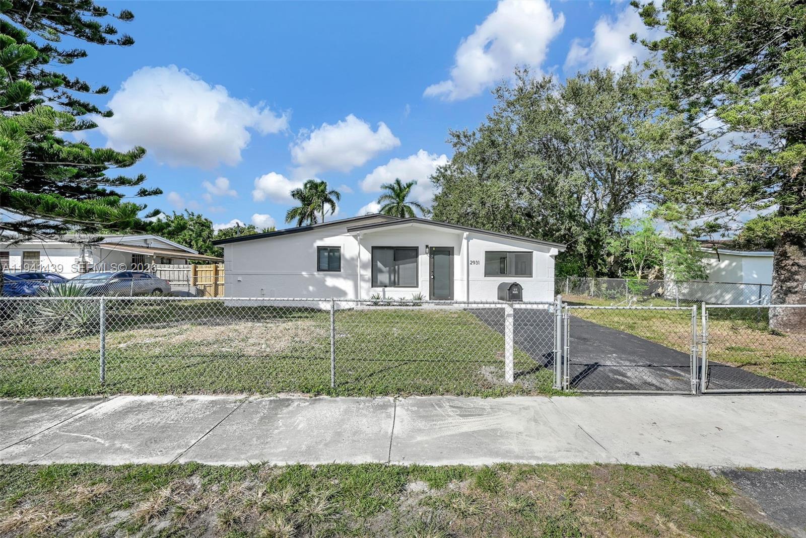 2931 NW 190th St, Miami Gardens FL 33056