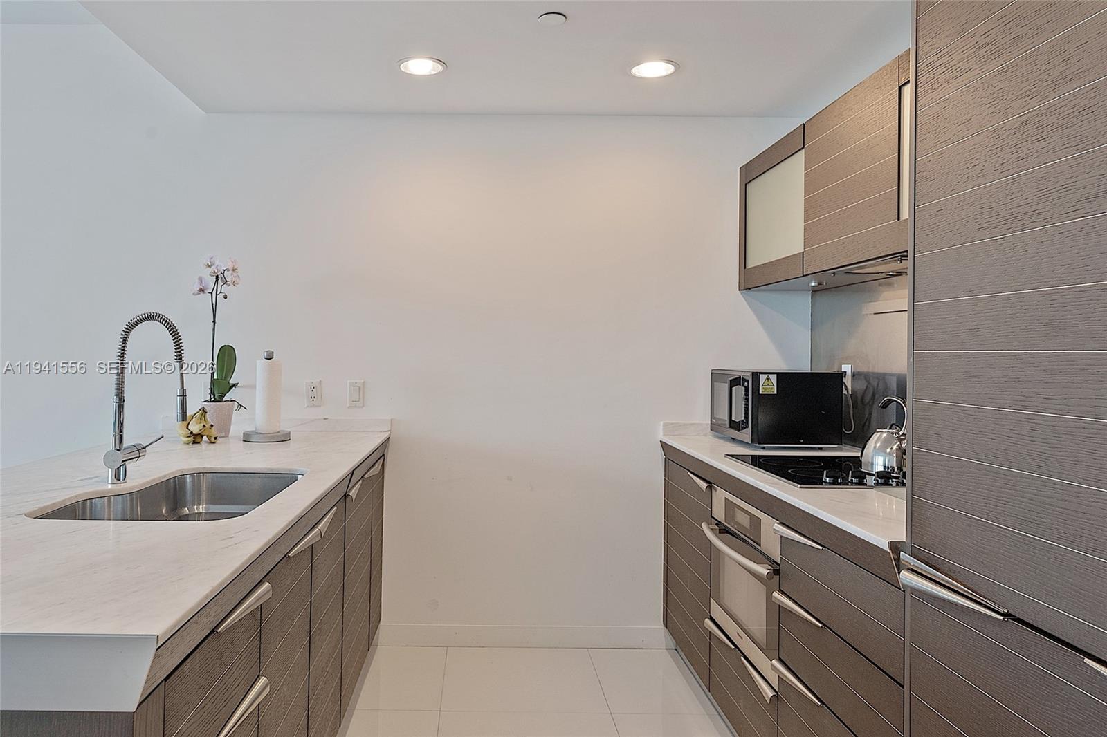 200 Biscayne Boulevard Way #3514, Miami FL 33131