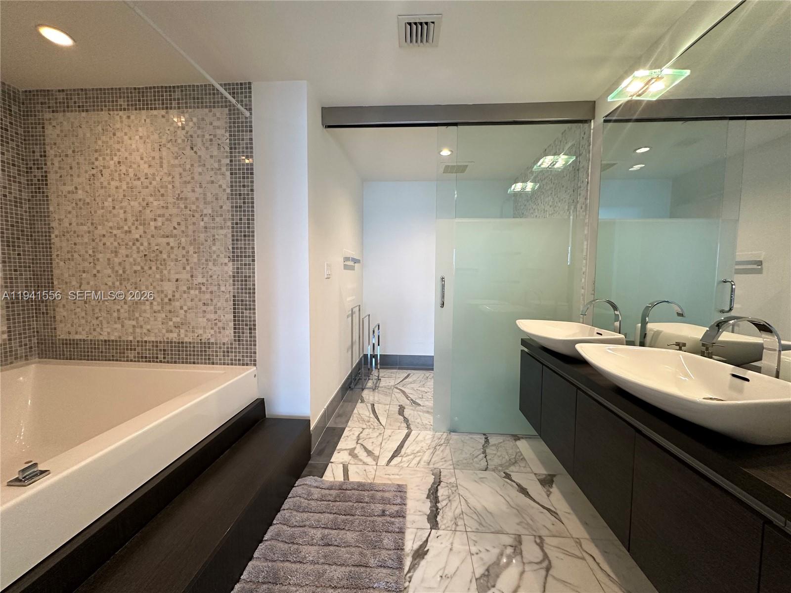 200 Biscayne Boulevard Way #3514, Miami FL 33131