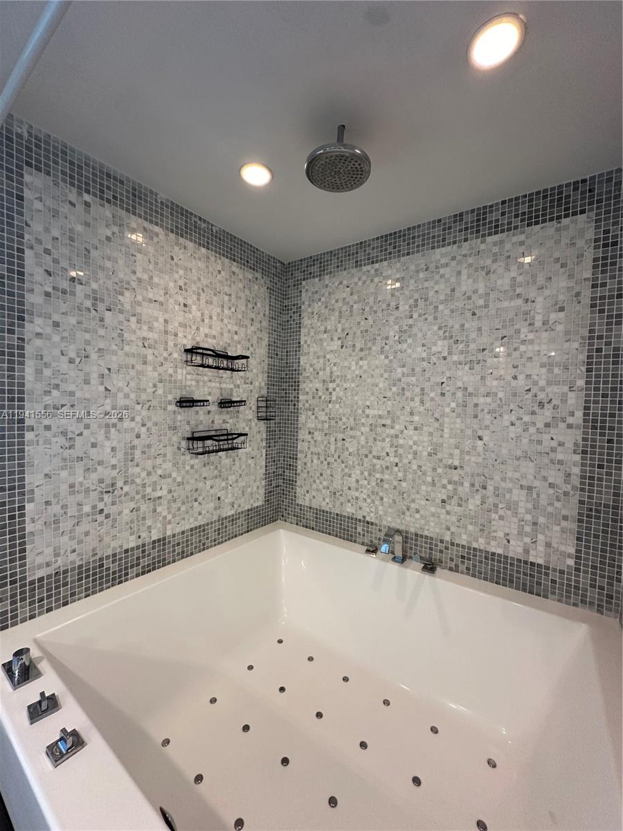 200 Biscayne Boulevard Way #3514, Miami FL 33131