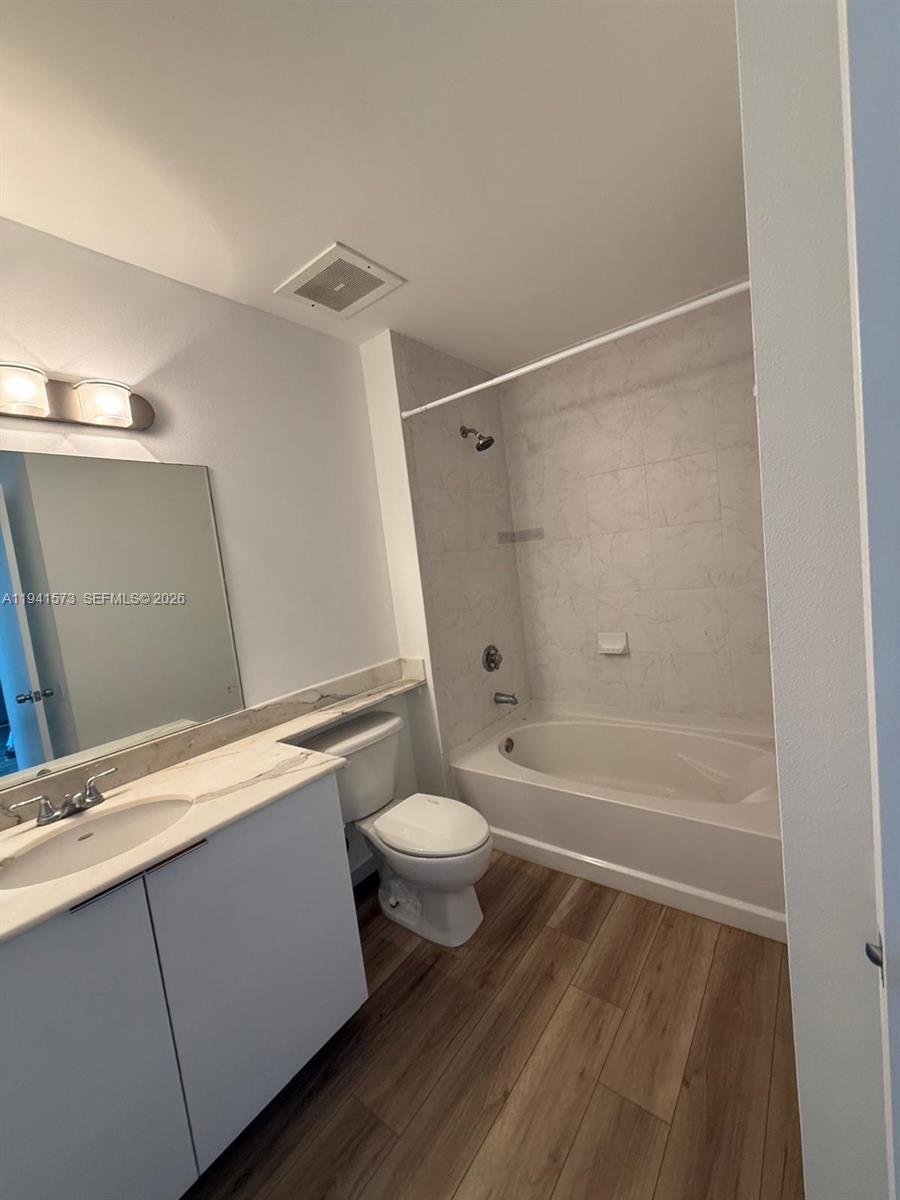 234 NE 3rd St #1408, Miami FL 33132