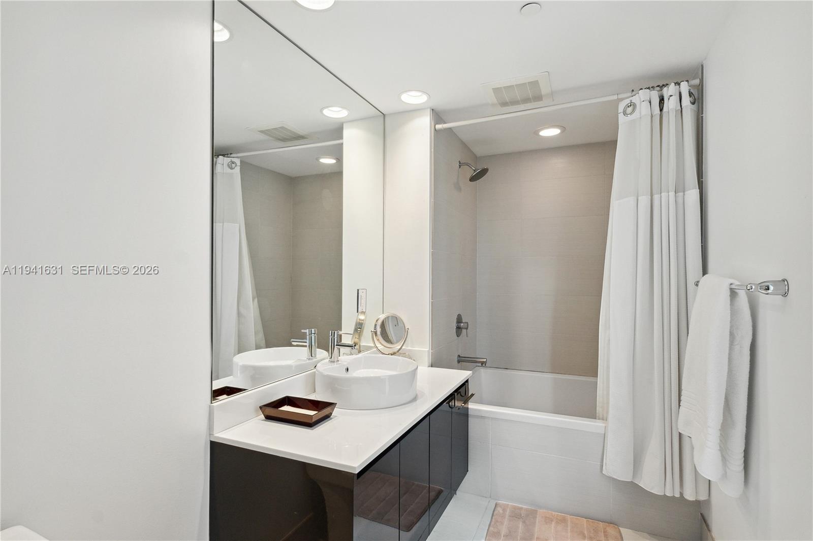 31 SE 6 #2007, Miami FL 33131