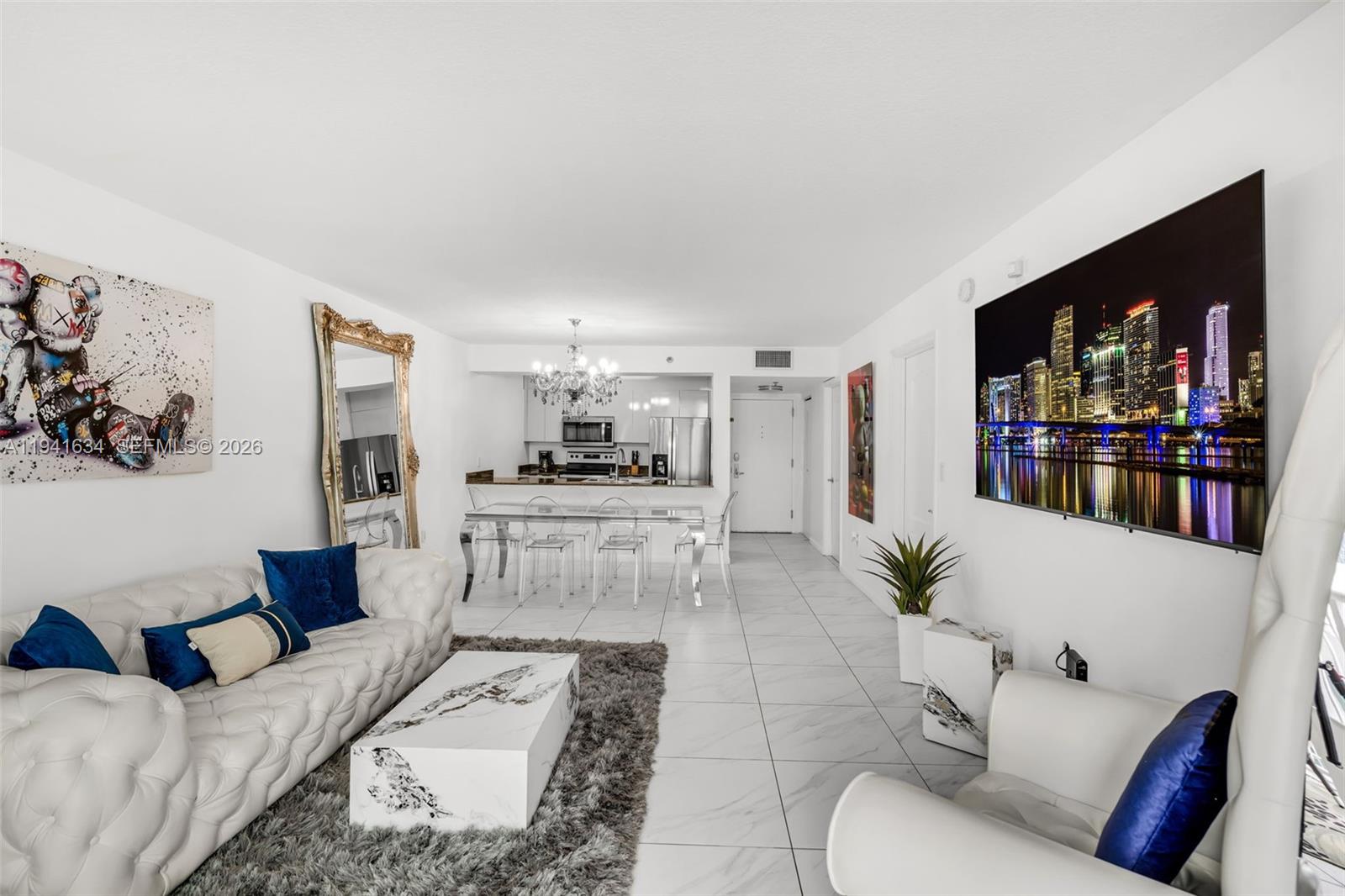 1200 Brickell Bay Dr #2807, Miami FL 33131
