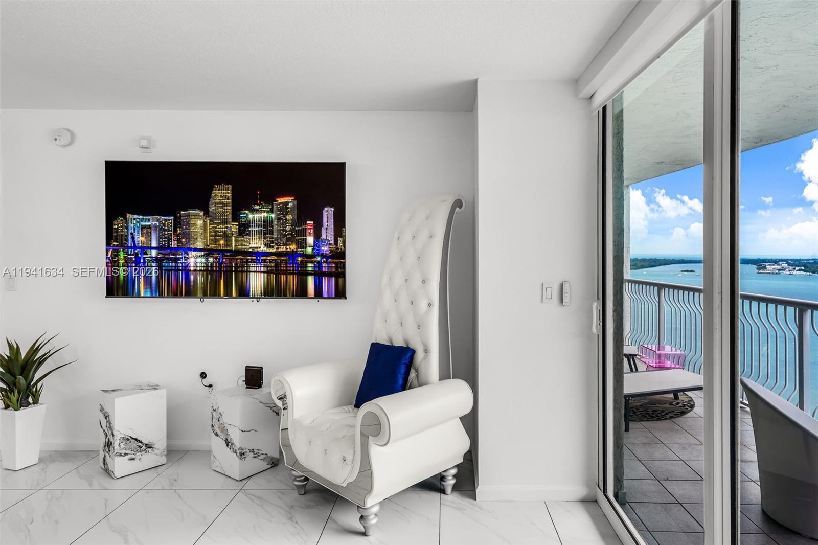 1200 Brickell Bay Dr #2807, Miami FL 33131
