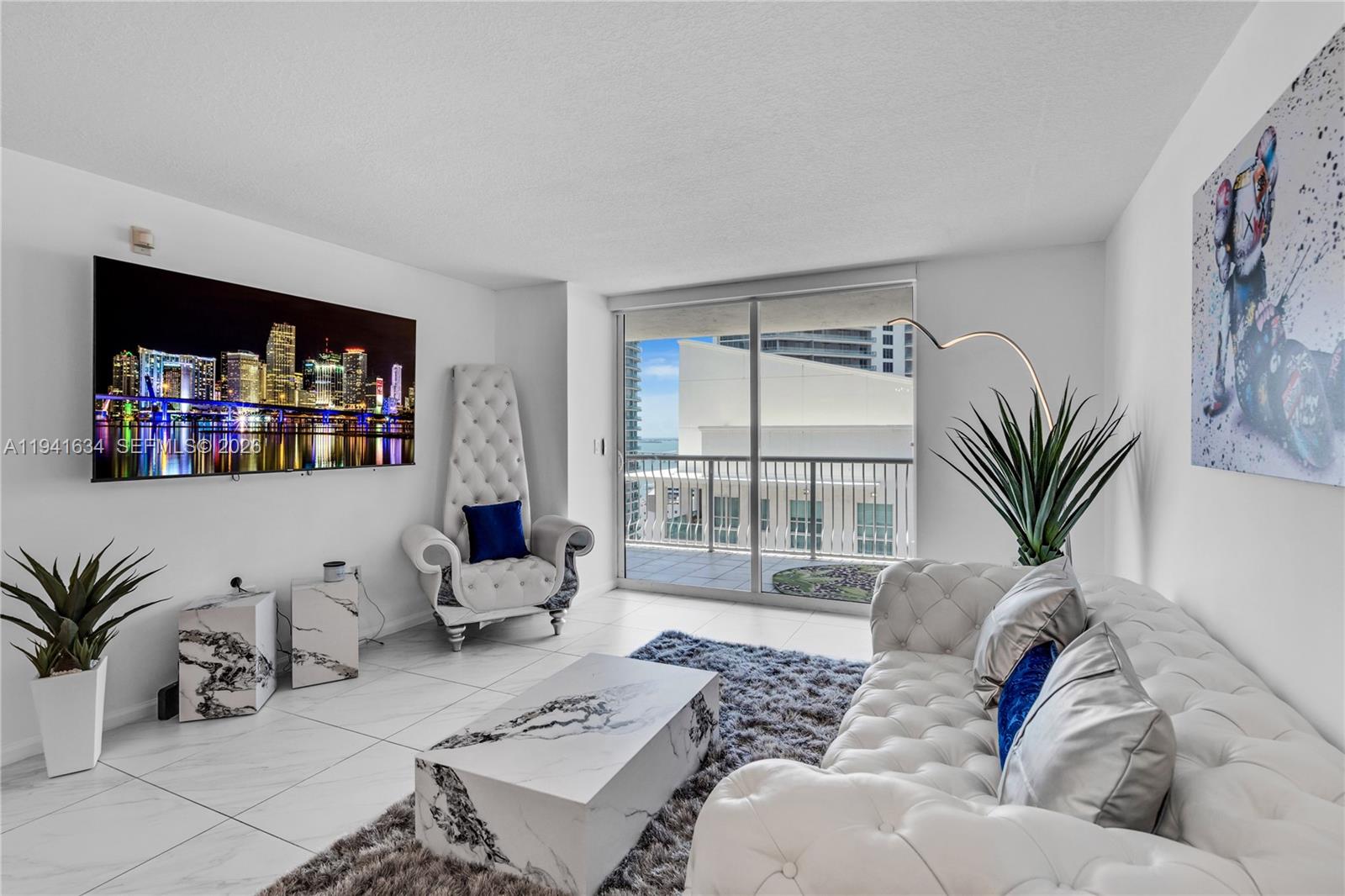 1200 Brickell Bay Dr #2807, Miami FL 33131