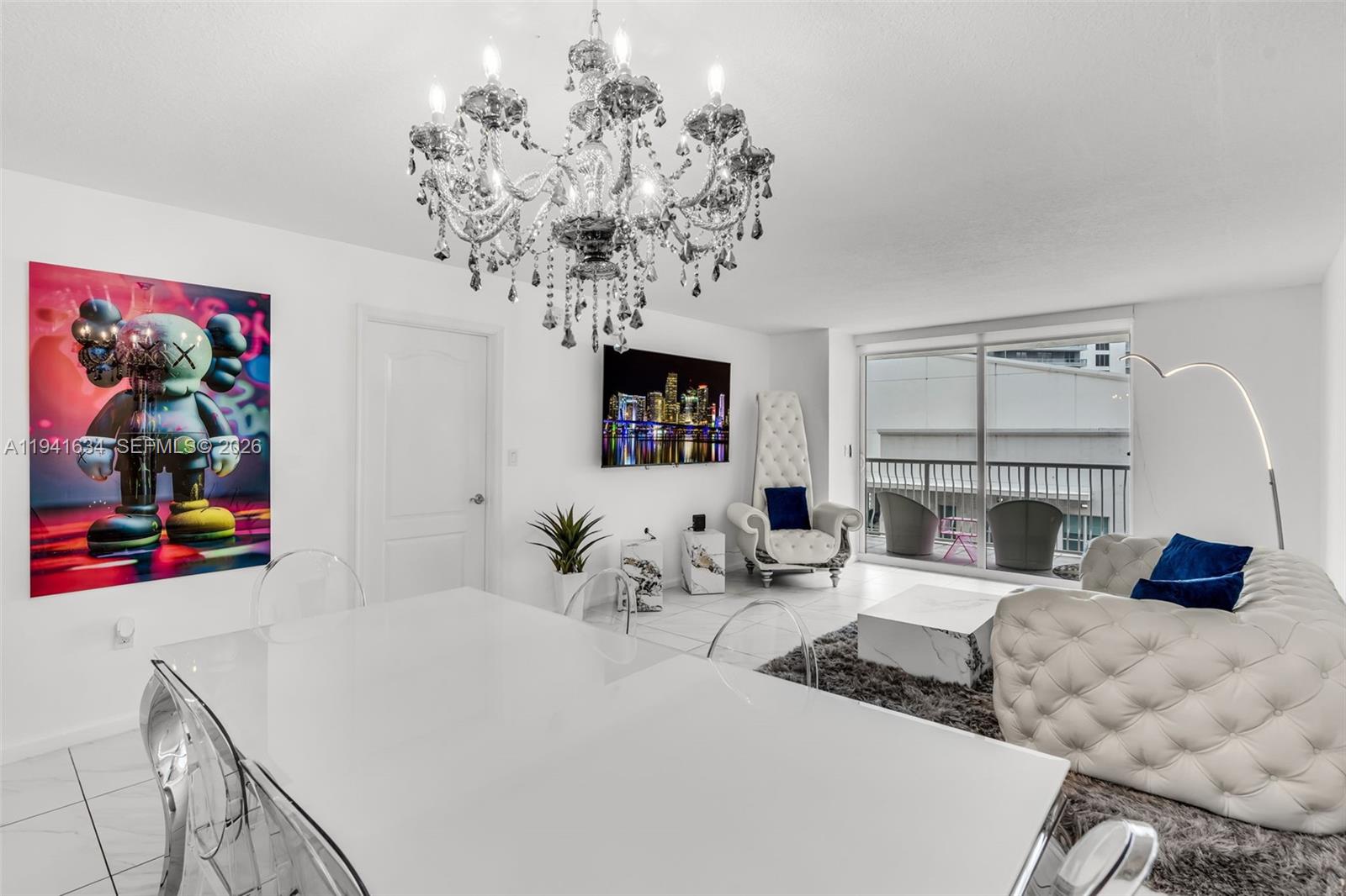1200 Brickell Bay Dr #2807, Miami FL 33131