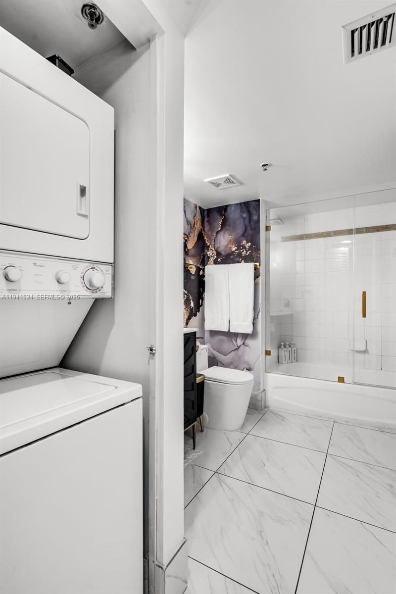 1200 Brickell Bay Dr #2807, Miami FL 33131