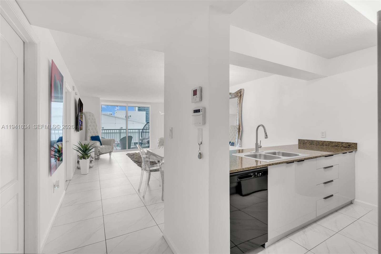 1200 Brickell Bay Dr #2807, Miami FL 33131