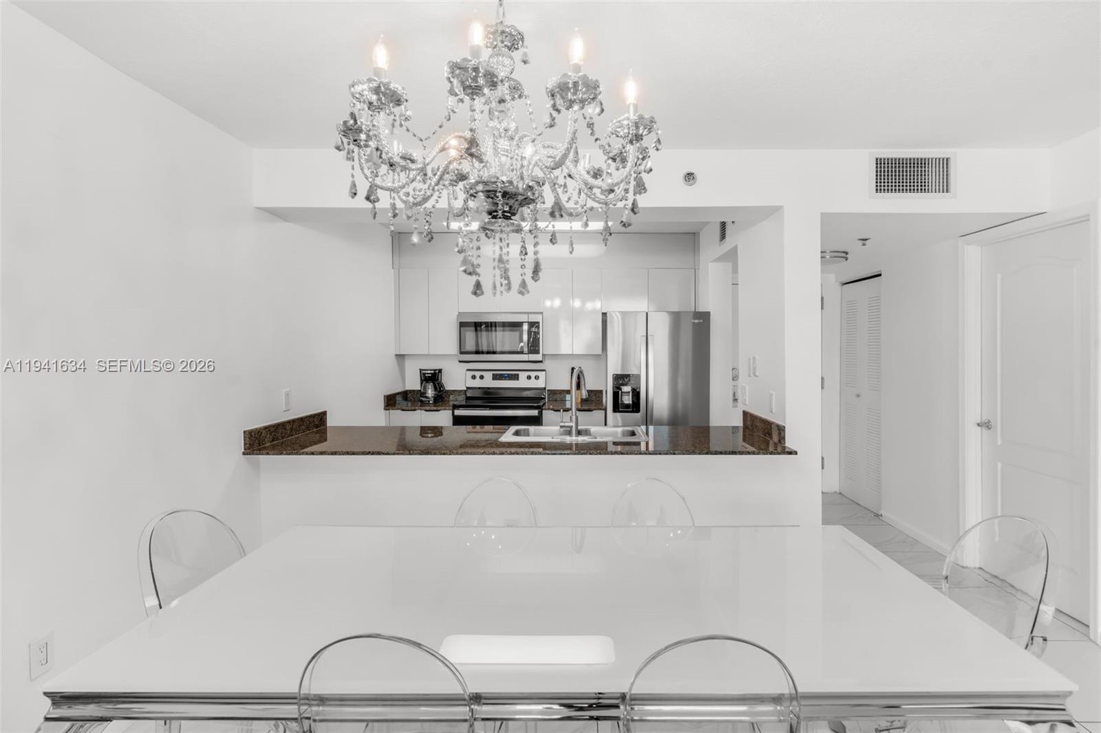 1200 Brickell Bay Dr #2807, Miami FL 33131