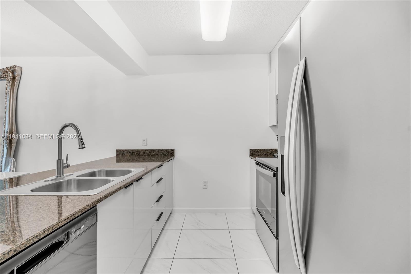 1200 Brickell Bay Dr #2807, Miami FL 33131