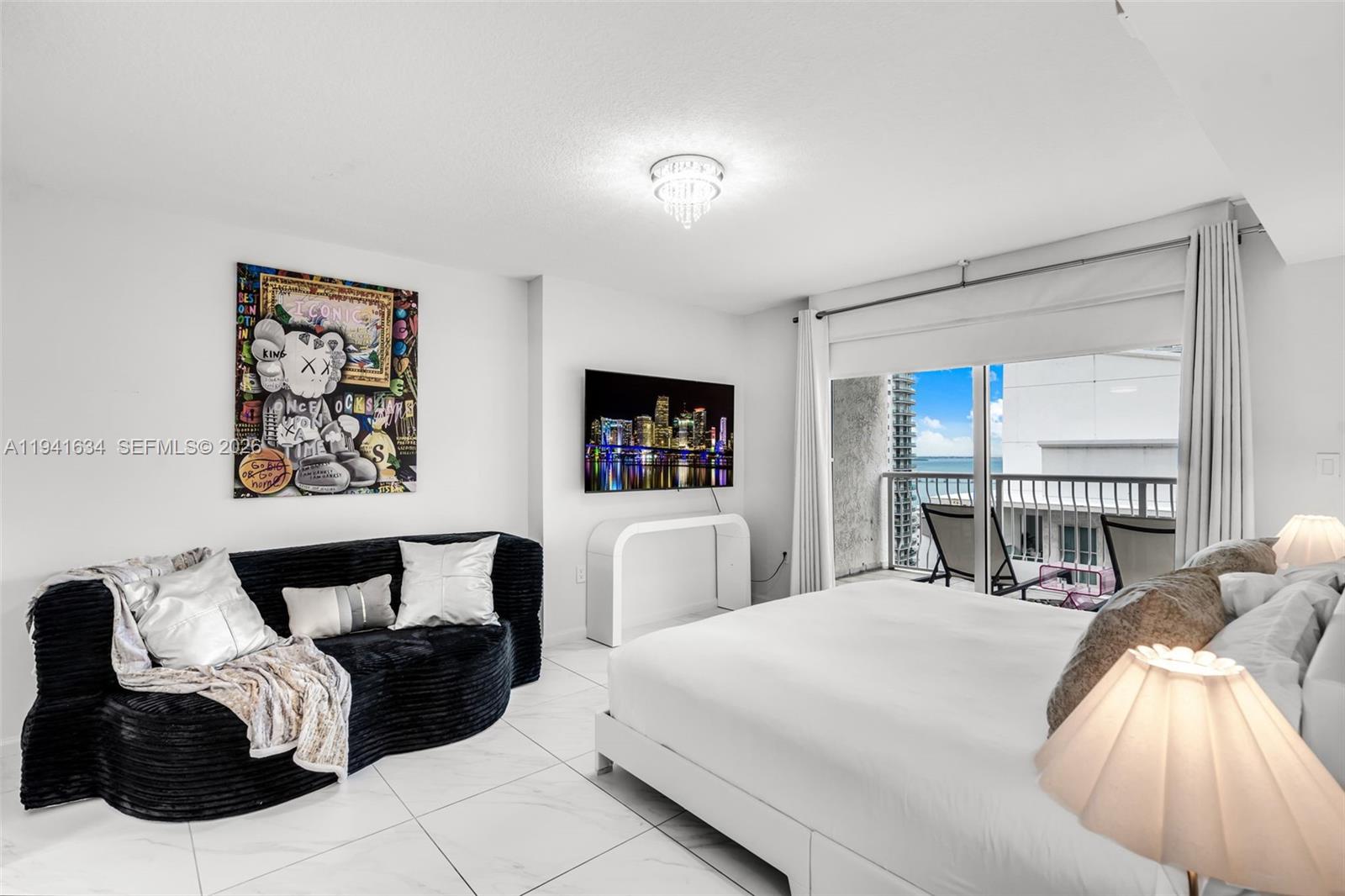 1200 Brickell Bay Dr #2807, Miami FL 33131