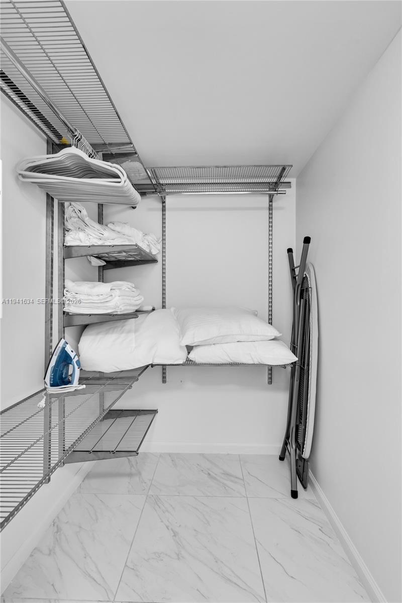 1200 Brickell Bay Dr #2807, Miami FL 33131