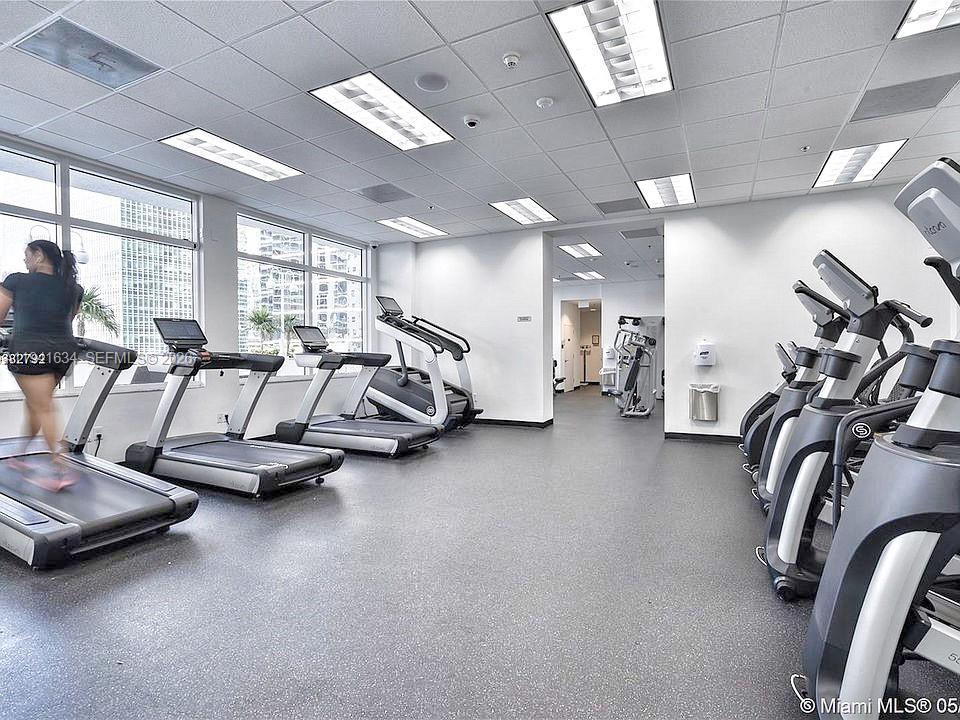 1200 Brickell Bay Dr #2807, Miami FL 33131