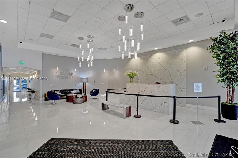 1200 Brickell Bay Dr #2807, Miami FL 33131