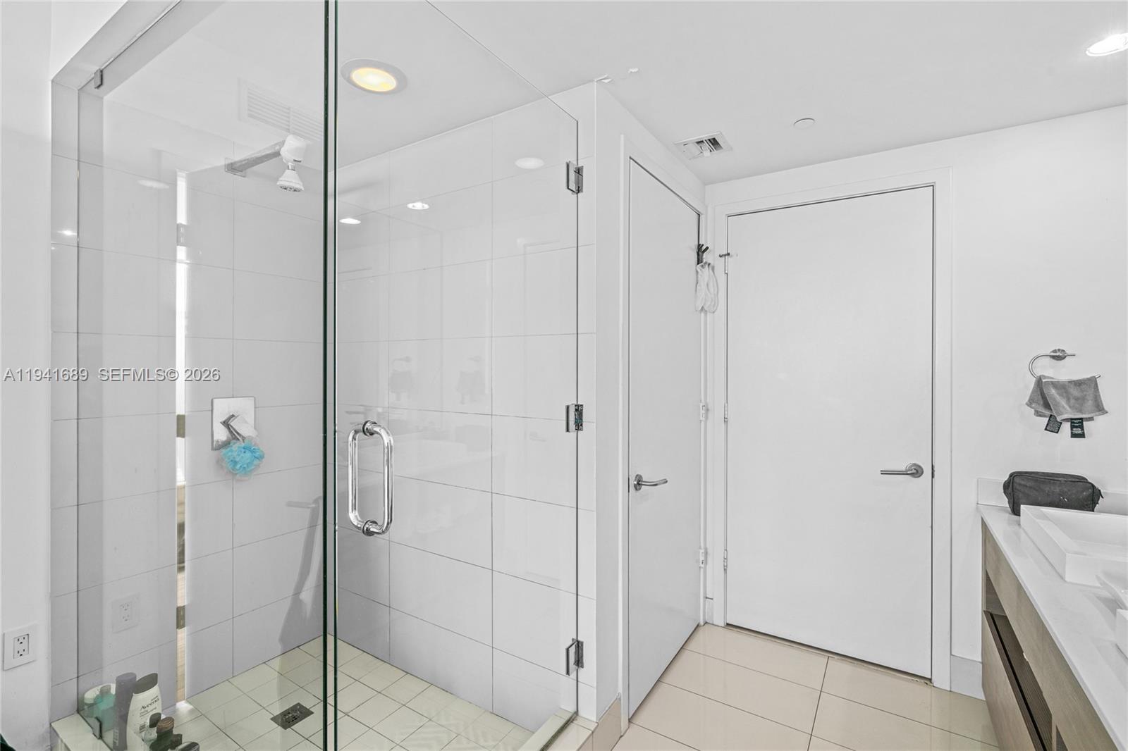 460 NE 28 ST #3008, Miami FL 33137