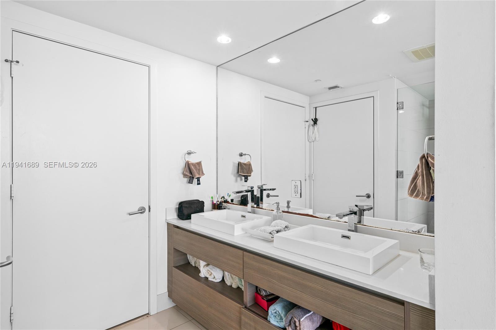 460 NE 28 ST #3008, Miami FL 33137