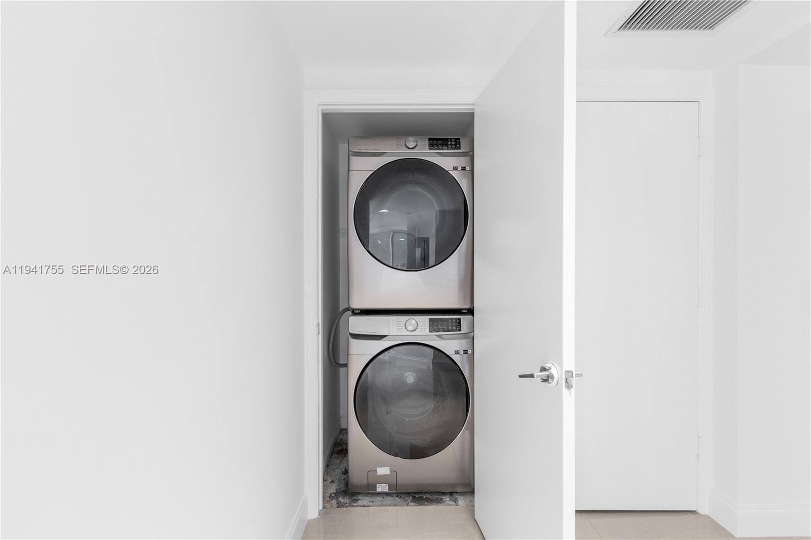 55 SE 6 ST #1202, Miami FL 33131