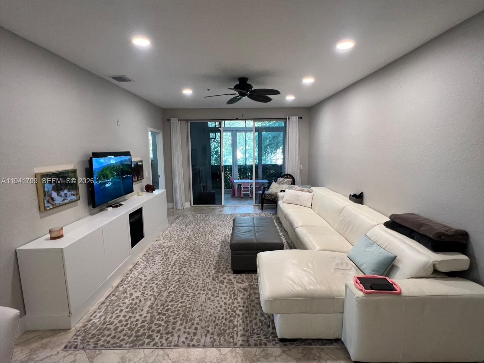 75 Gulfstream Rd #211B, Dania Beach FL 33004