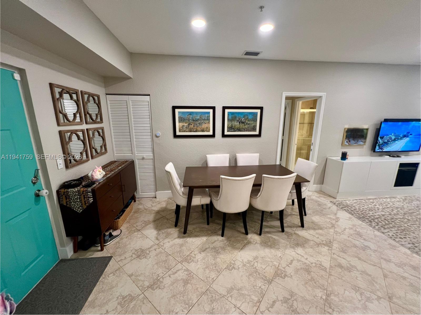 75 Gulfstream Rd #211B, Dania Beach FL 33004