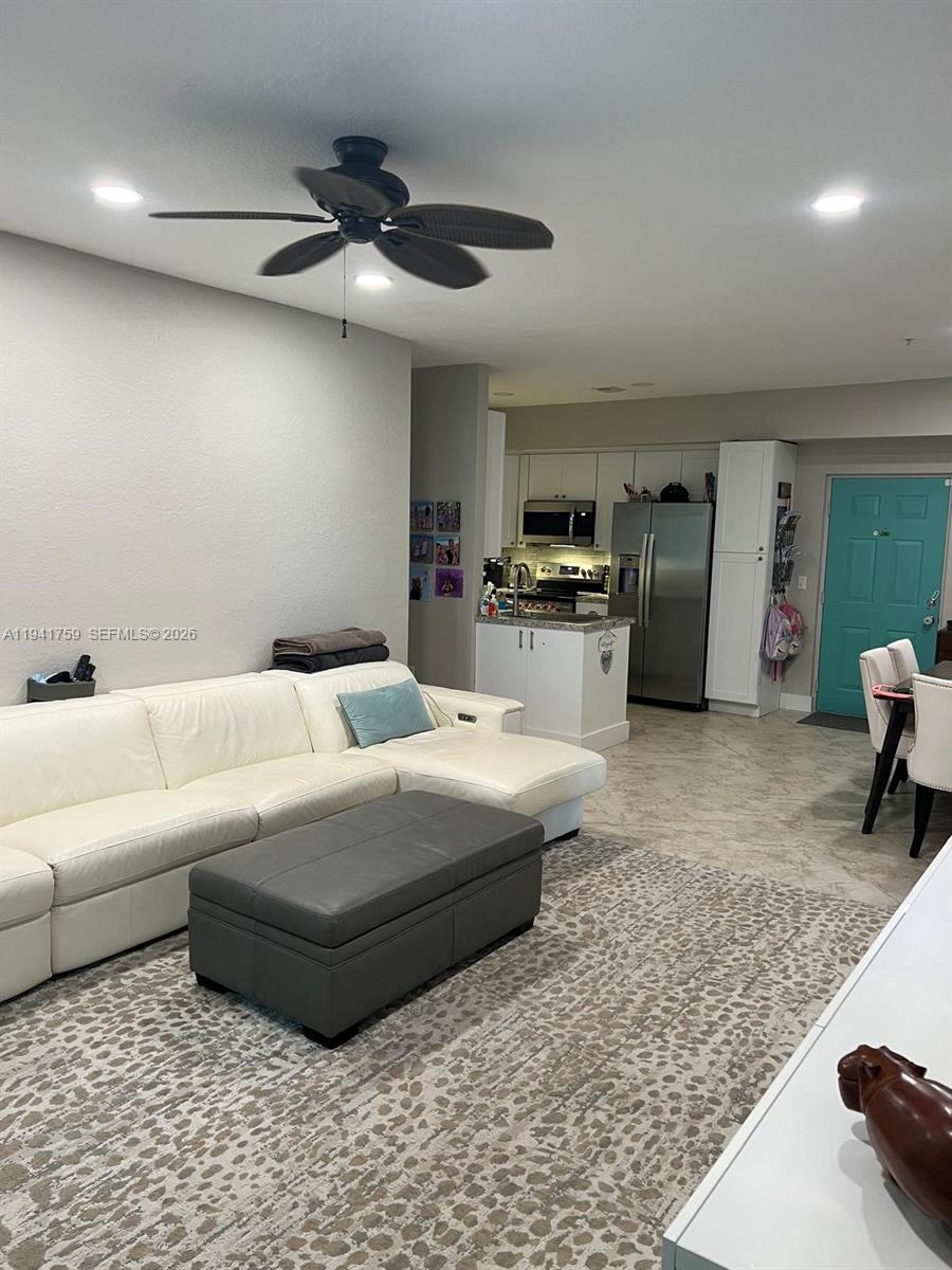 75 Gulfstream Rd #211B, Dania Beach FL 33004