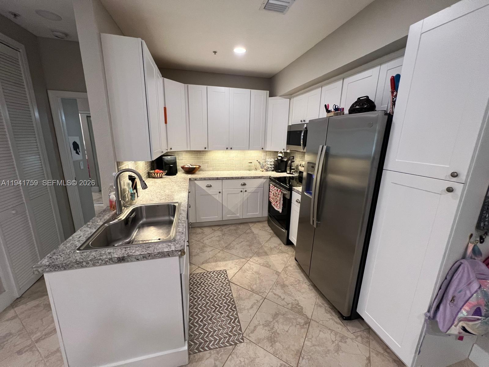75 Gulfstream Rd #211B, Dania Beach FL 33004