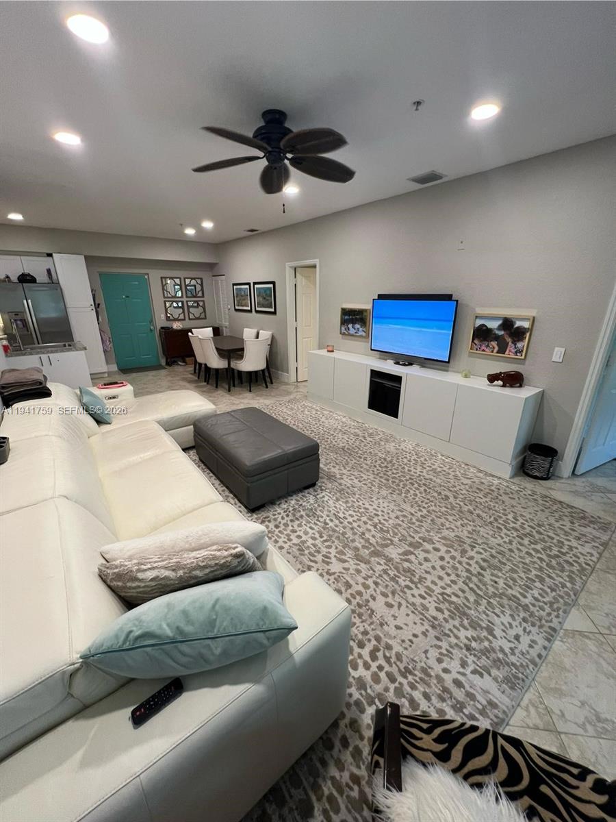 75 Gulfstream Rd #211B, Dania Beach FL 33004