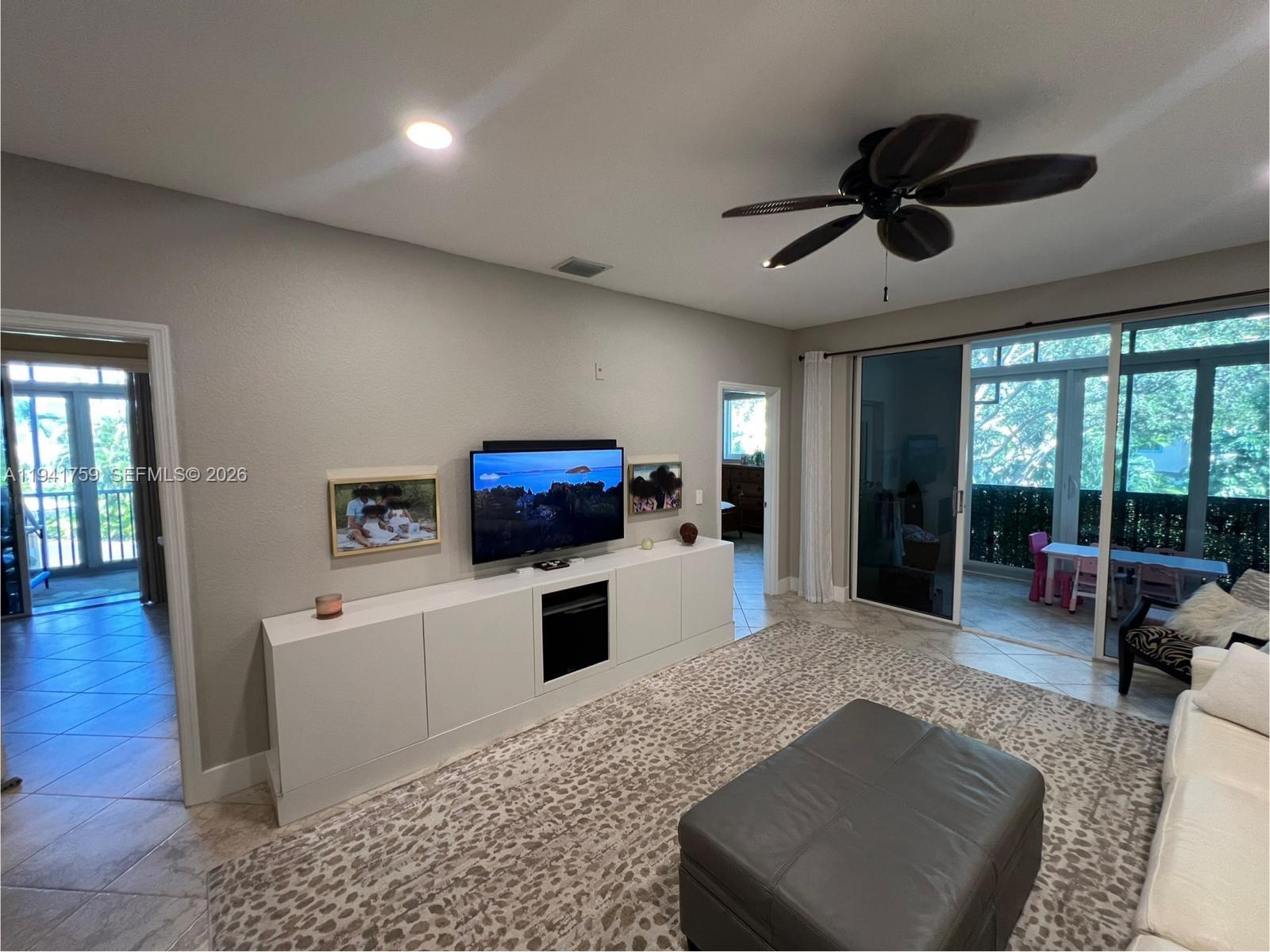 75 Gulfstream Rd #211B, Dania Beach FL 33004