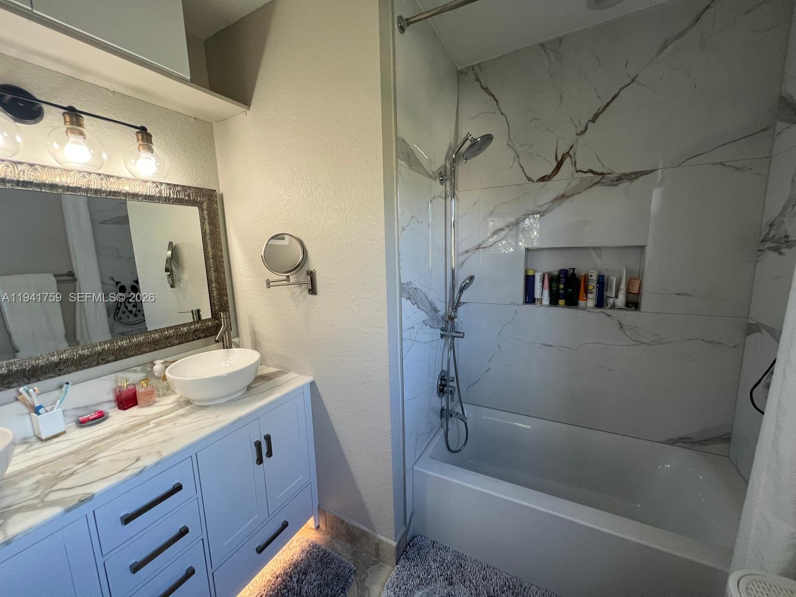 75 Gulfstream Rd #211B, Dania Beach FL 33004
