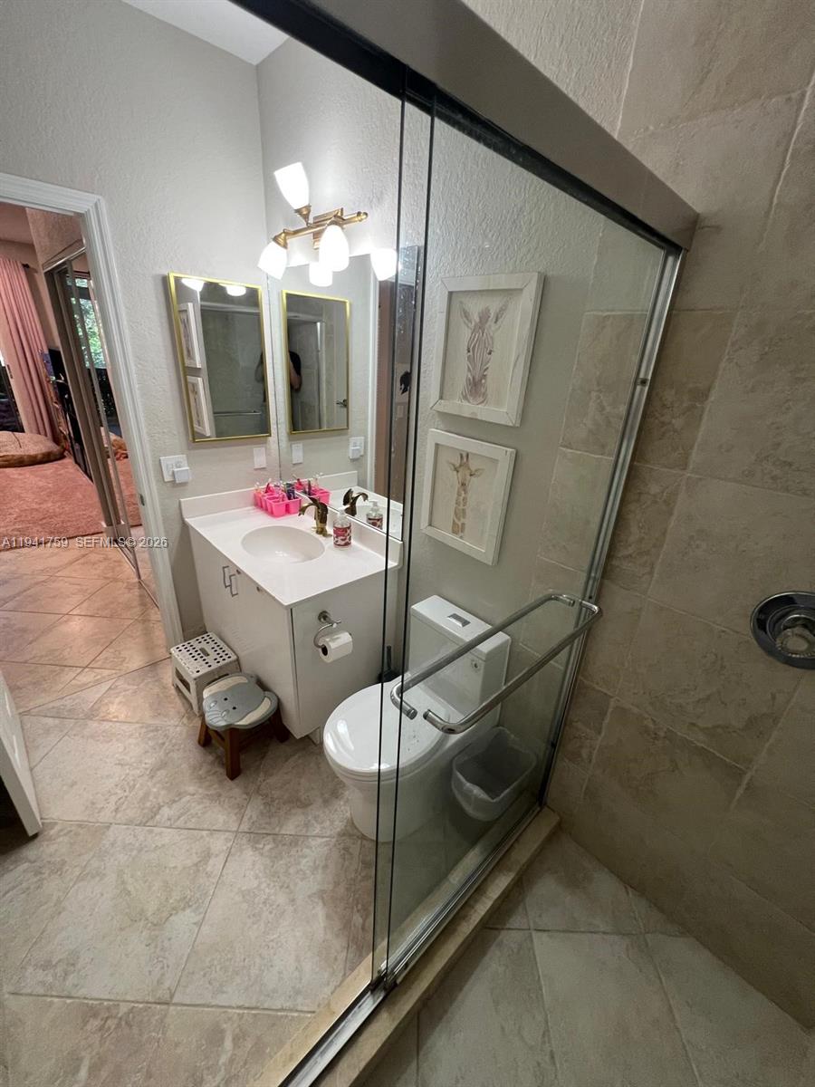 75 Gulfstream Rd #211B, Dania Beach FL 33004
