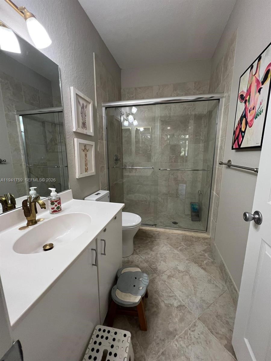 75 Gulfstream Rd #211B, Dania Beach FL 33004