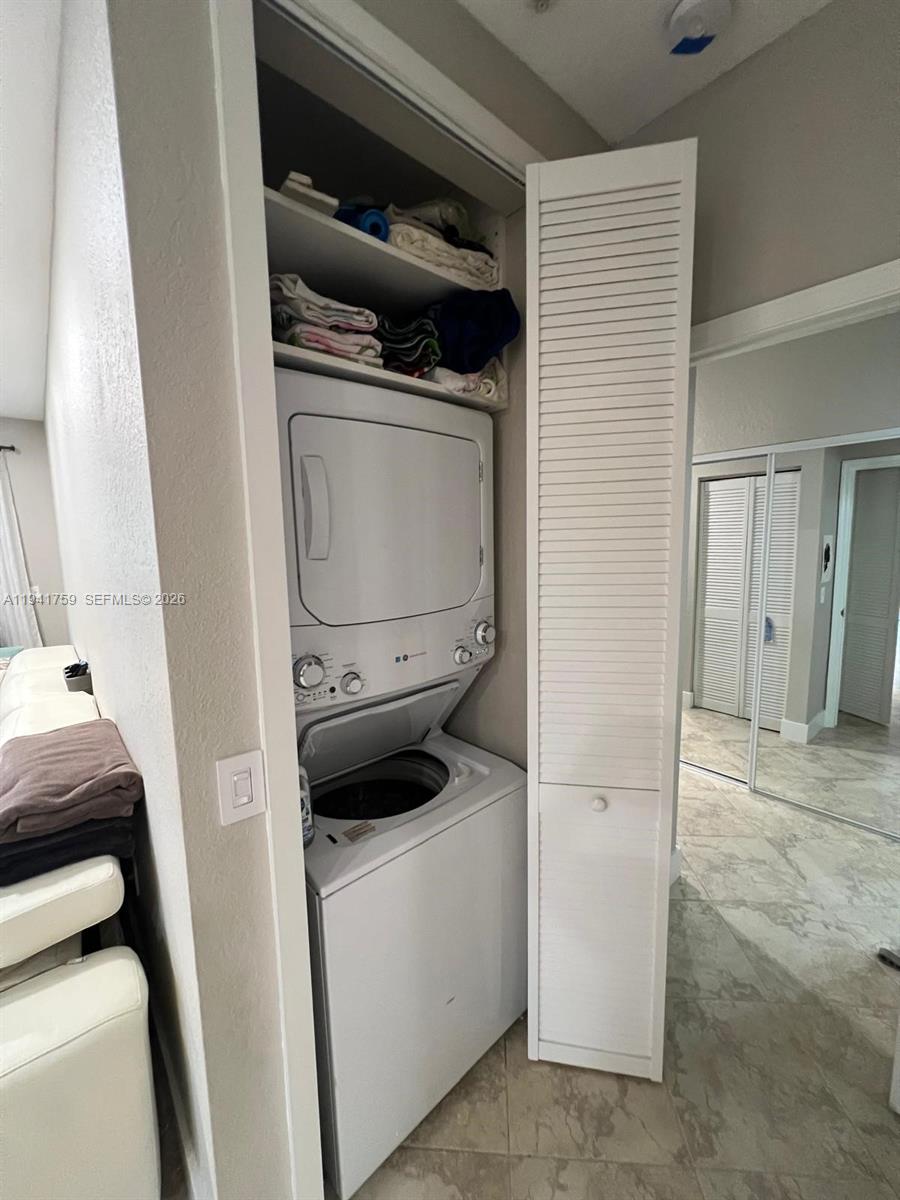 75 Gulfstream Rd #211B, Dania Beach FL 33004