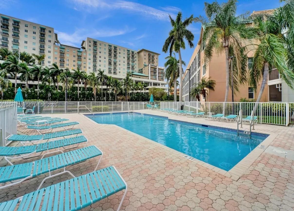 75 Gulfstream Rd #211B, Dania Beach FL 33004