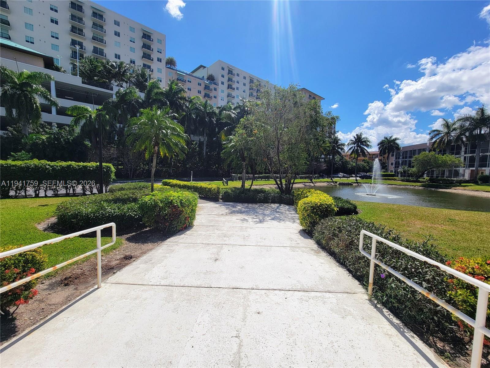 75 Gulfstream Rd #211B, Dania Beach FL 33004