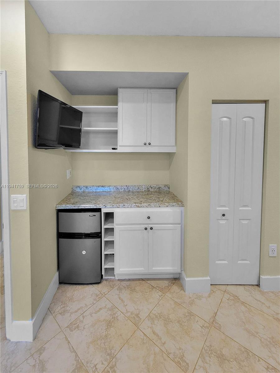 75 Gulfstream Rd #211B, Dania Beach FL 33004