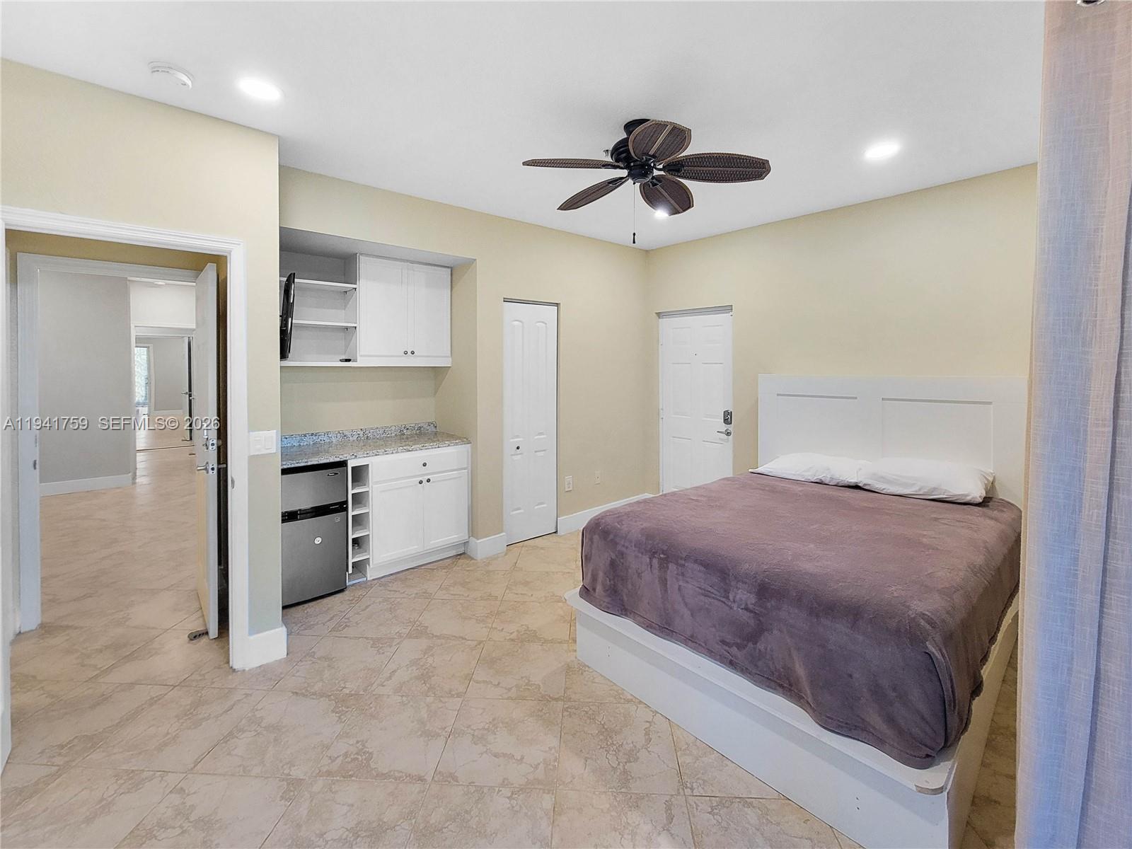 75 Gulfstream Rd #211B, Dania Beach FL 33004