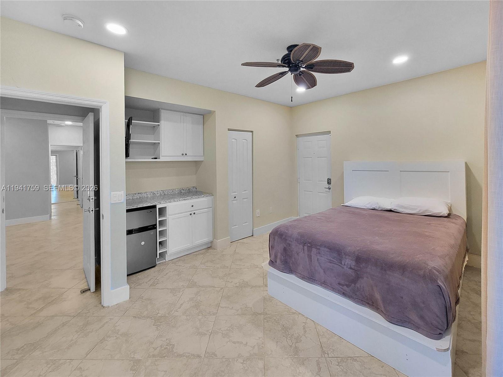 75 Gulfstream Rd #211B, Dania Beach FL 33004