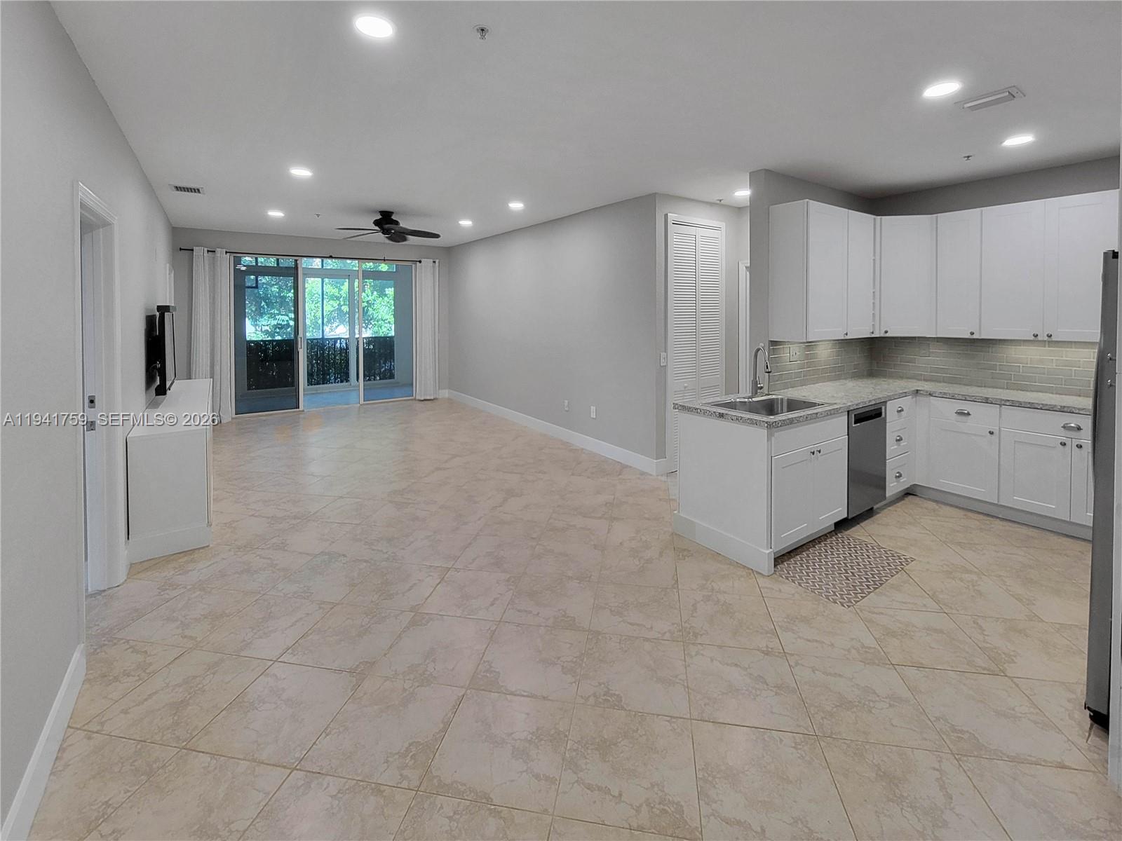 75 Gulfstream Rd #211B, Dania Beach FL 33004
