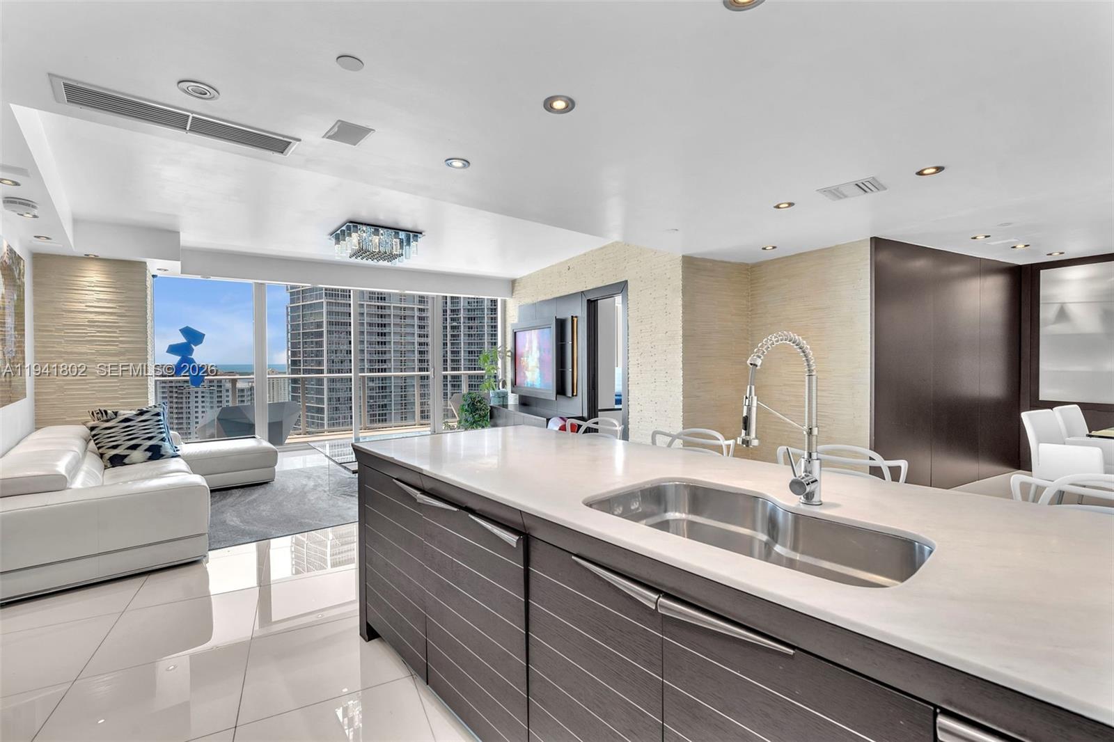 200 Biscayne Boulevard Way #3607, Miami FL 33131