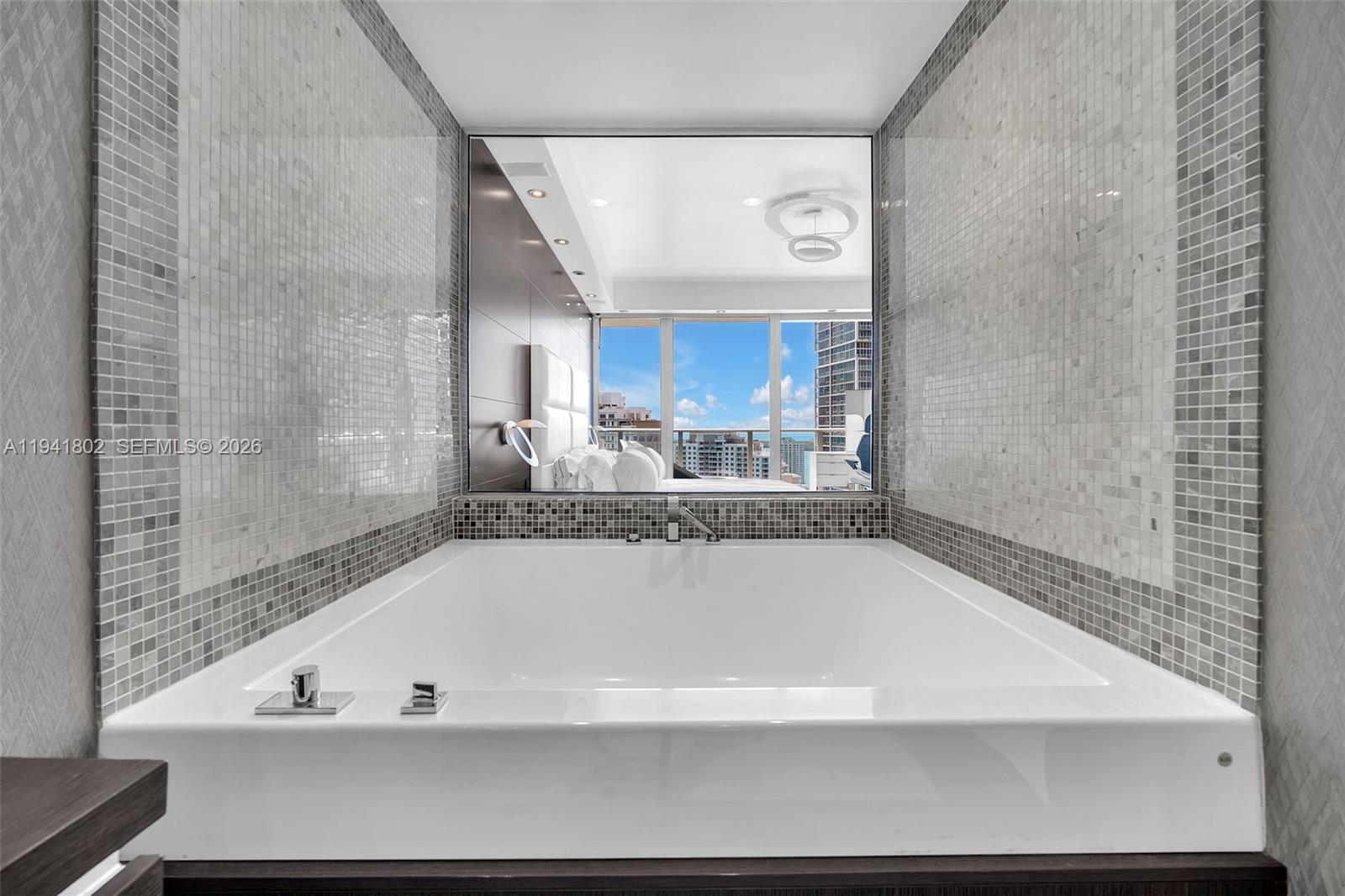 200 Biscayne Boulevard Way #3607, Miami FL 33131