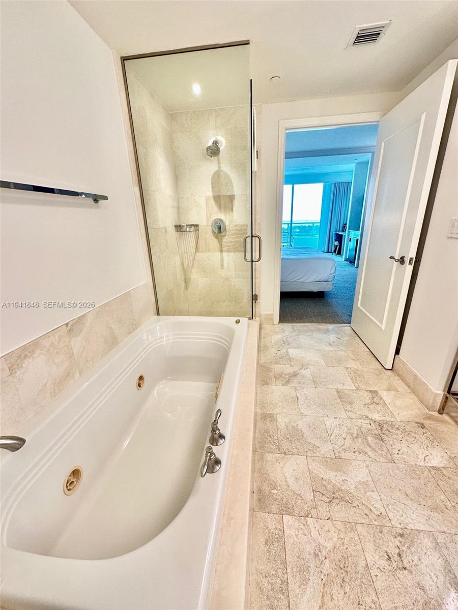 4401 Collins Ave #1817, Miami Beach FL 33140