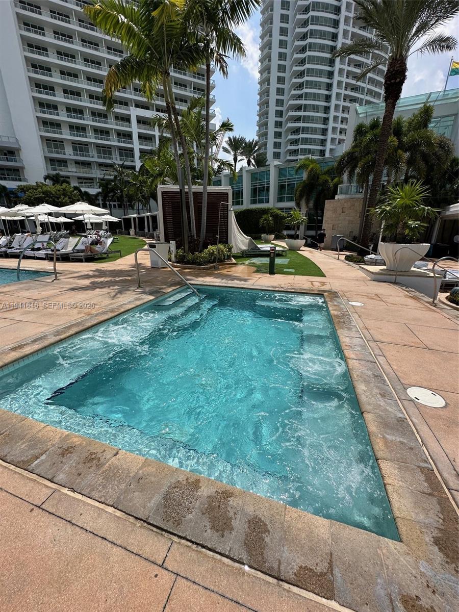 4401 Collins Ave #1817, Miami Beach FL 33140
