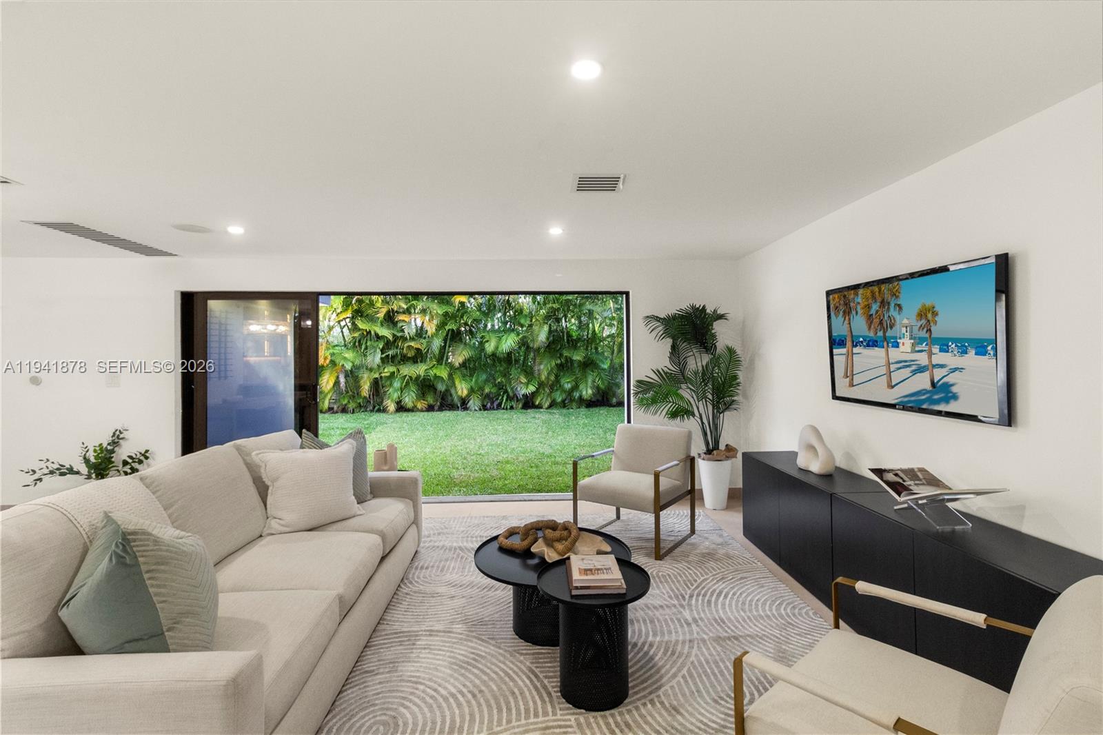 435 W 43rd St, Miami Beach FL 33140