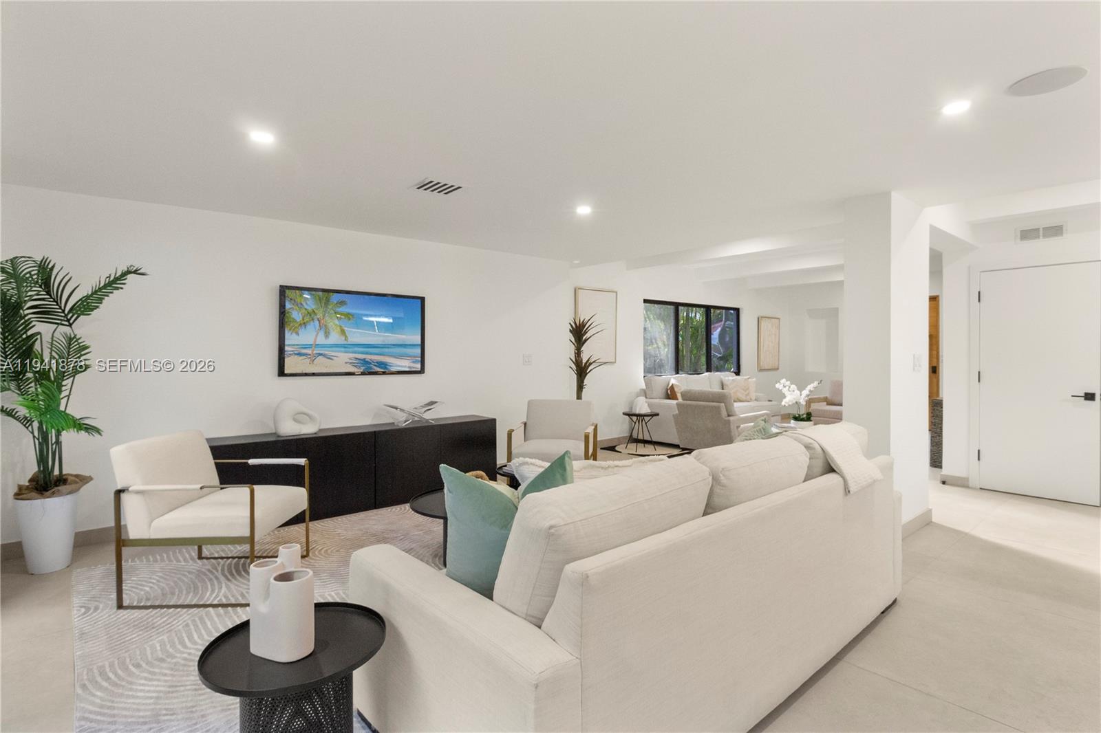 435 W 43rd St, Miami Beach FL 33140