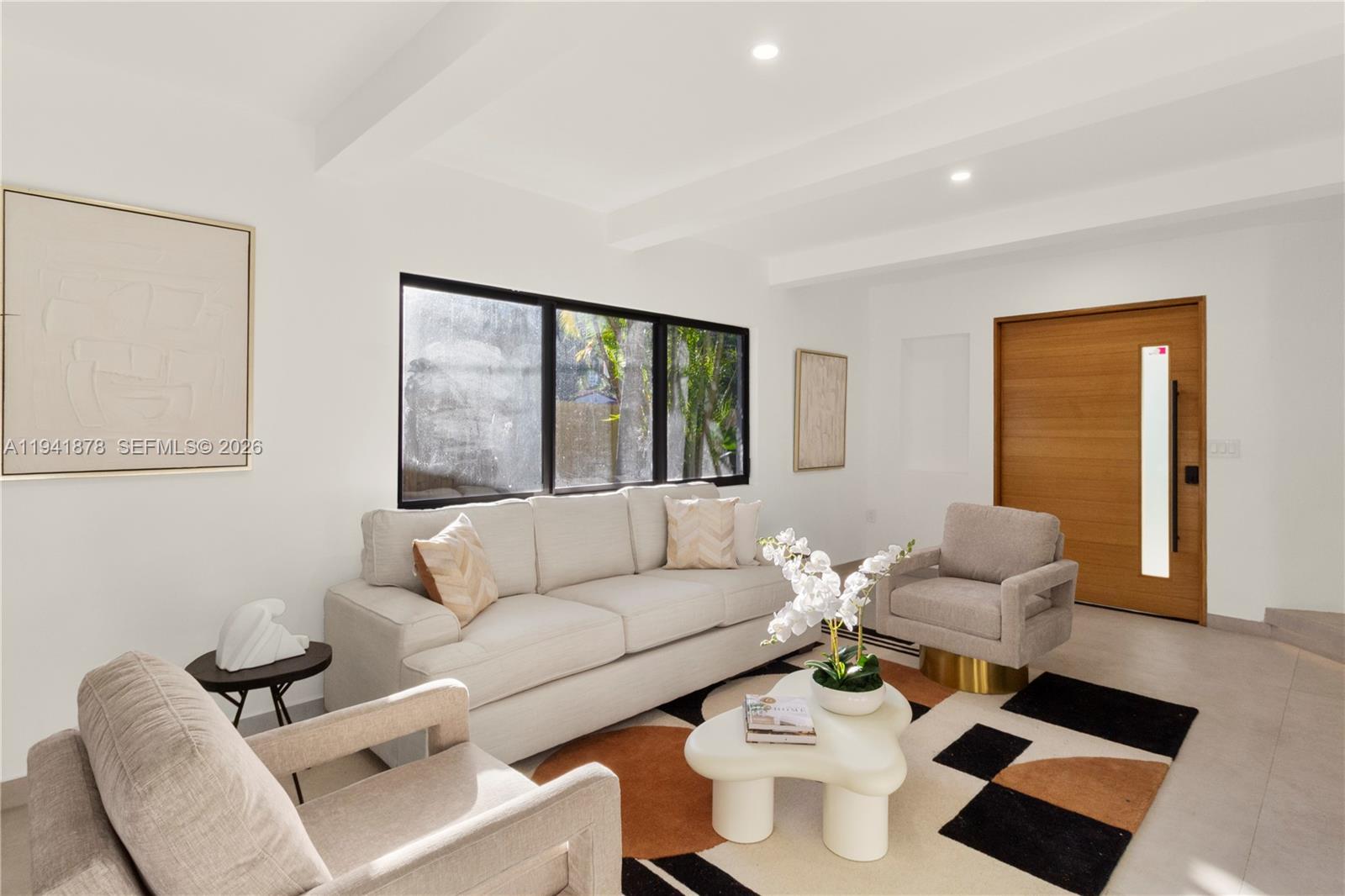 435 W 43rd St, Miami Beach FL 33140