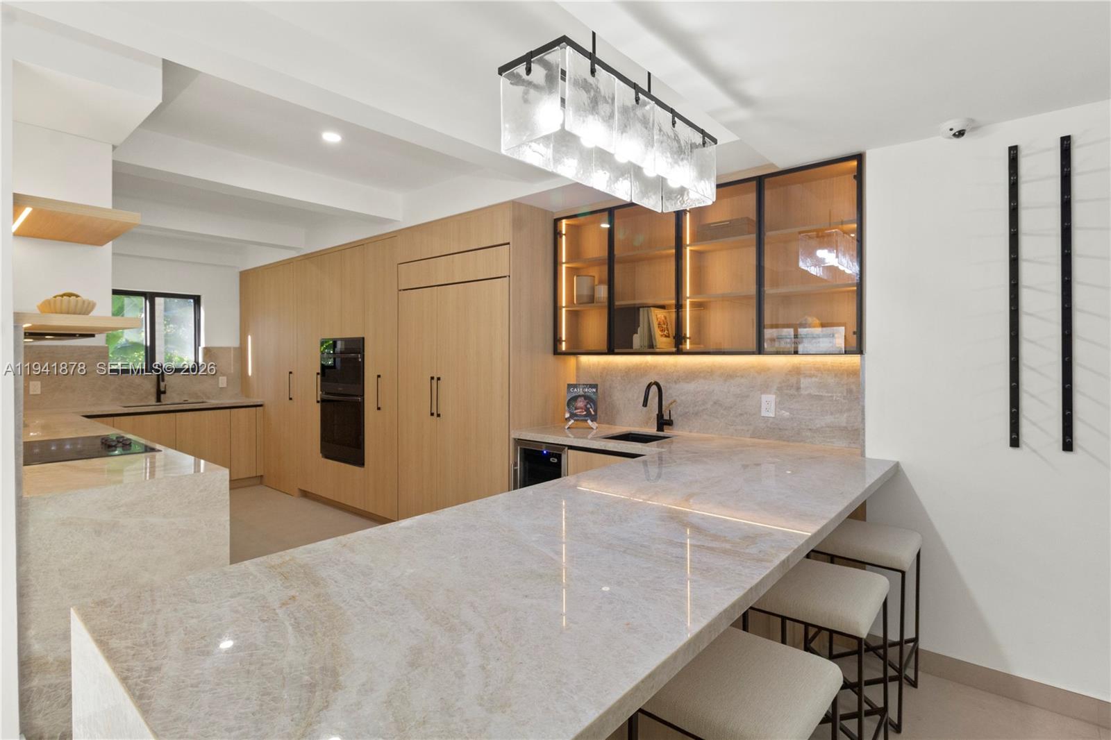 435 W 43rd St, Miami Beach FL 33140