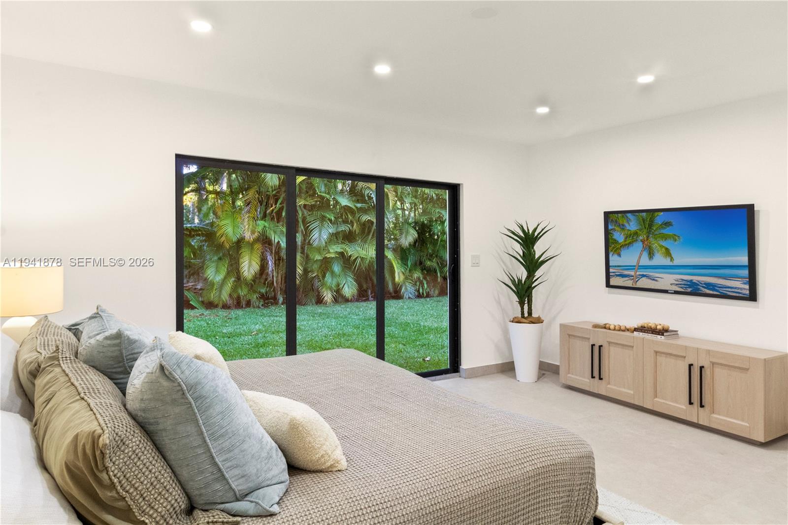 435 W 43rd St, Miami Beach FL 33140
