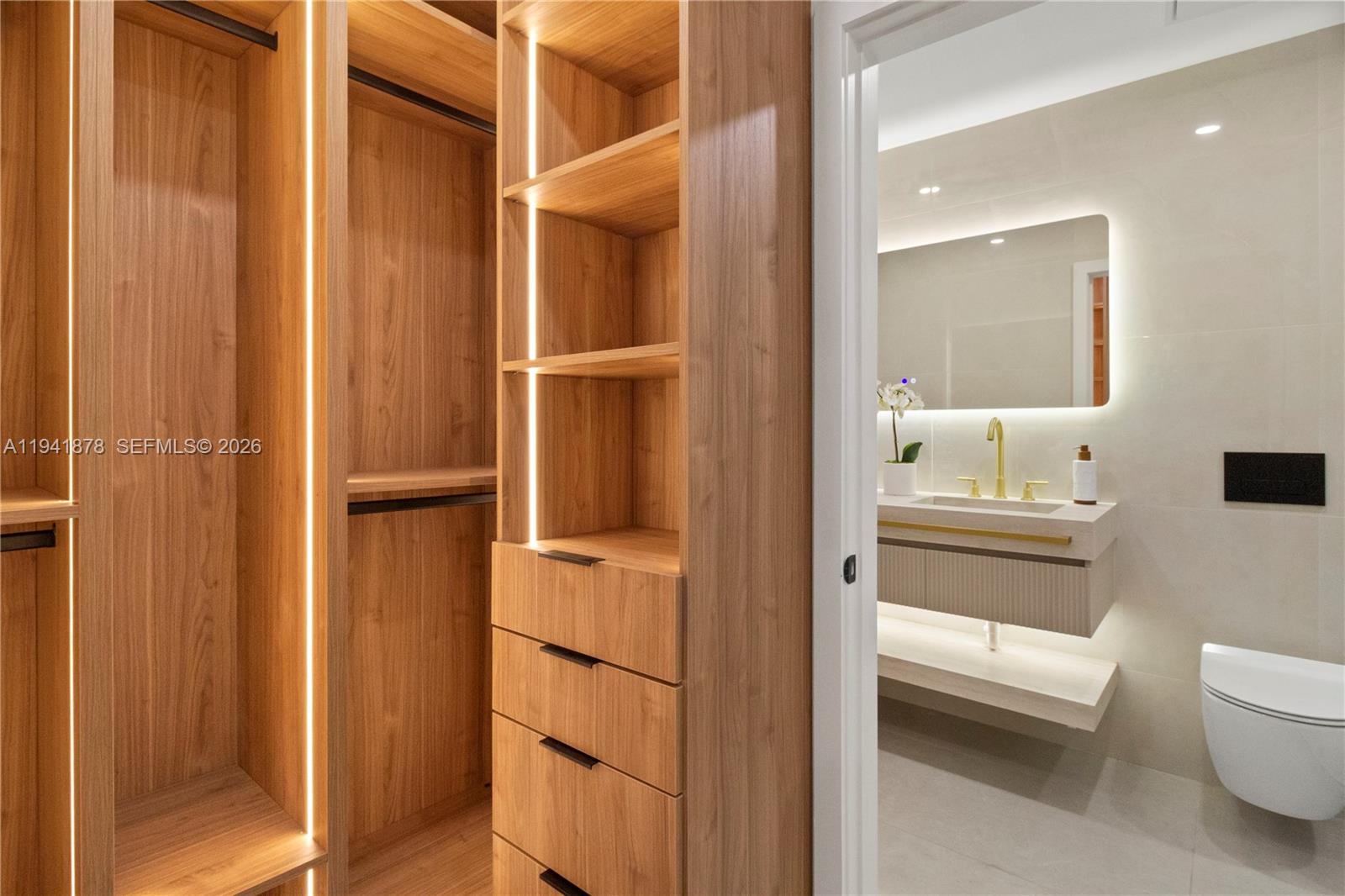 435 W 43rd St, Miami Beach FL 33140