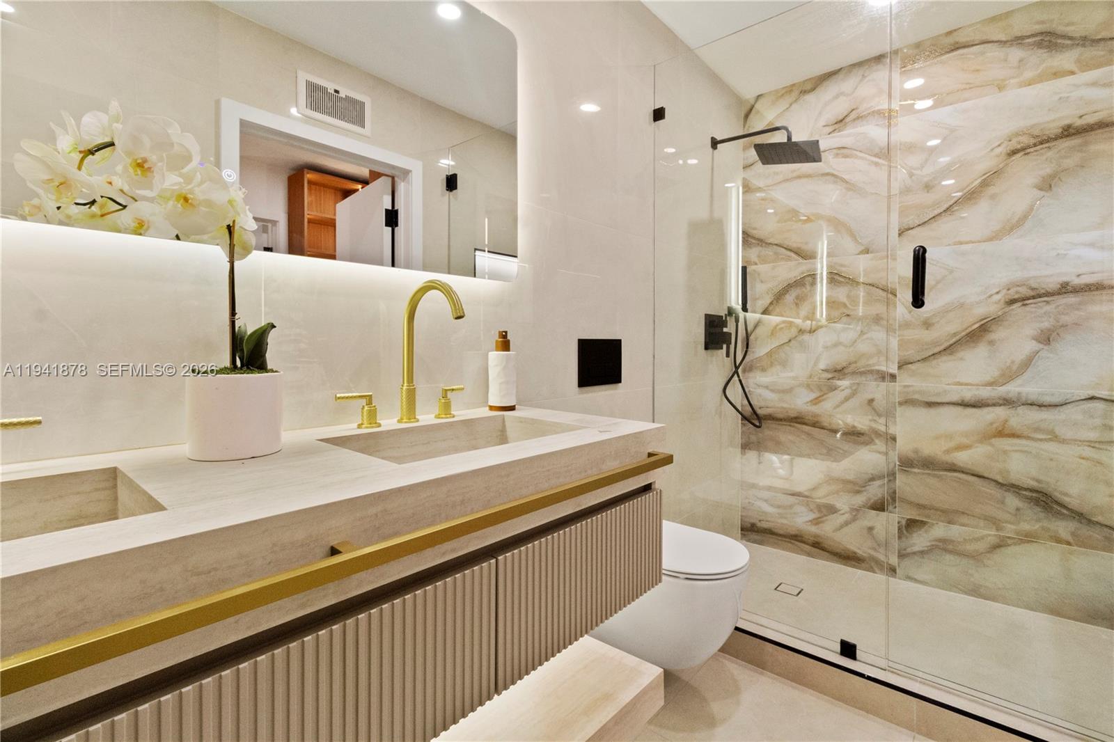 435 W 43rd St, Miami Beach FL 33140