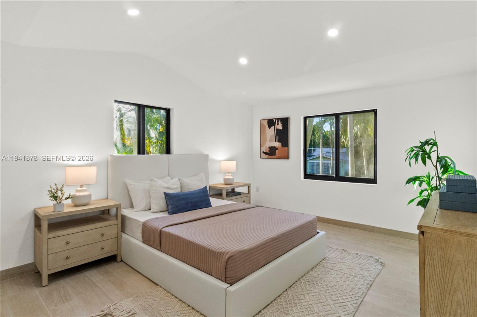 435 W 43rd St, Miami Beach FL 33140