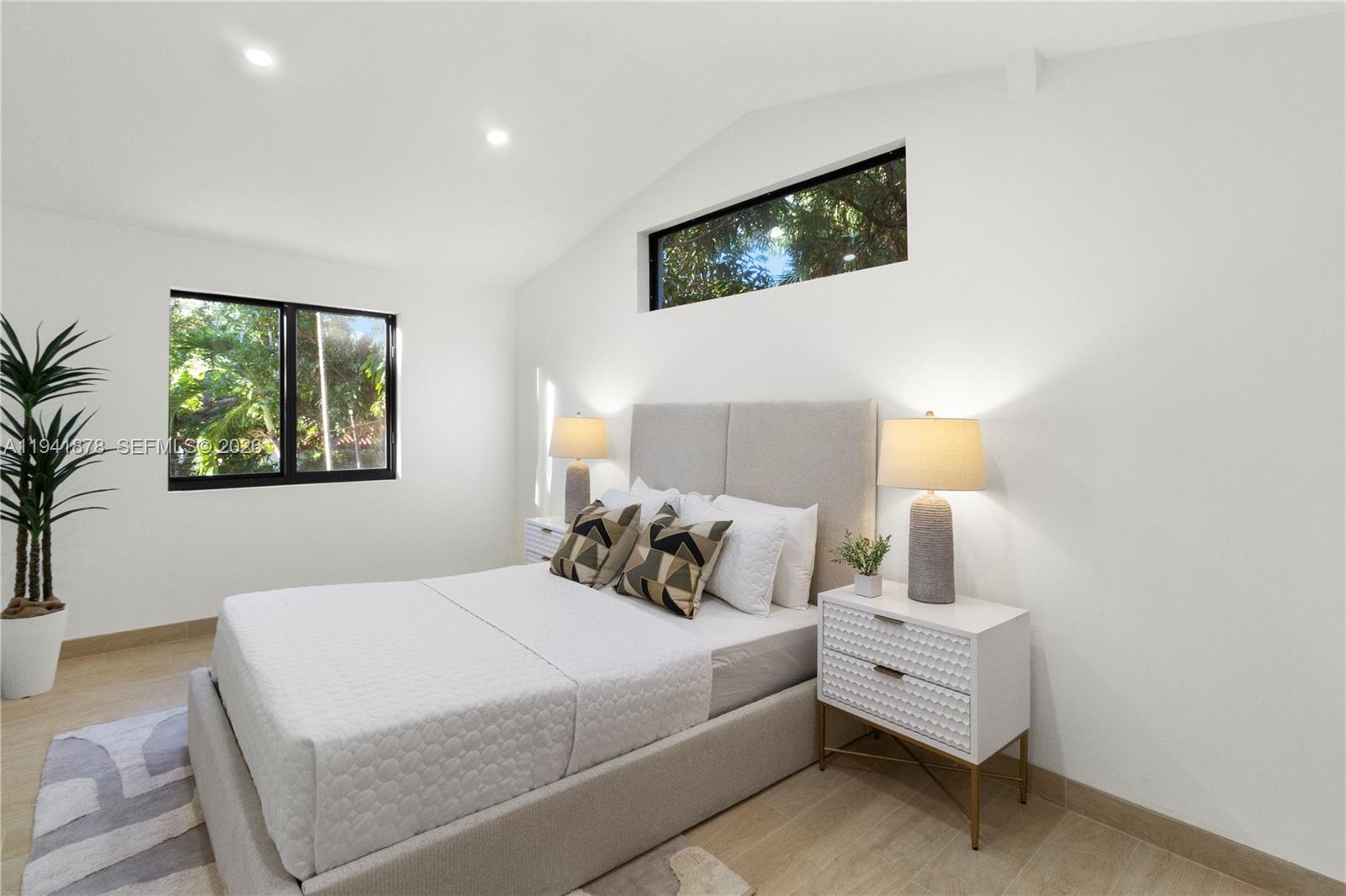 435 W 43rd St, Miami Beach FL 33140